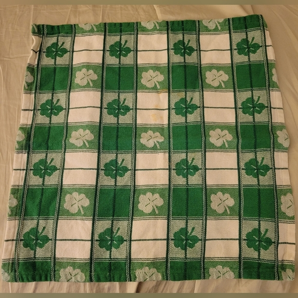 St Patricks Day Table Cloth and Napkins - Picture 2 of 6